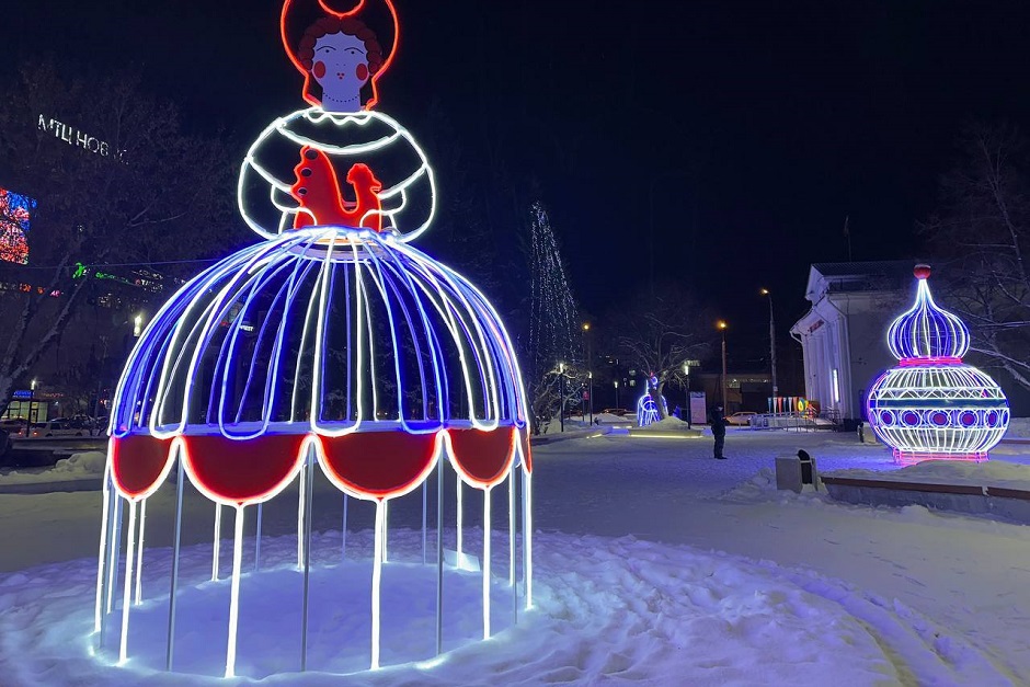 Световые арт-объекты у театра «Аистенок». Фото пресс-службы администрации Иркутска