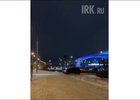 Машина едет по тротуару. Скриншот видео очевидцев