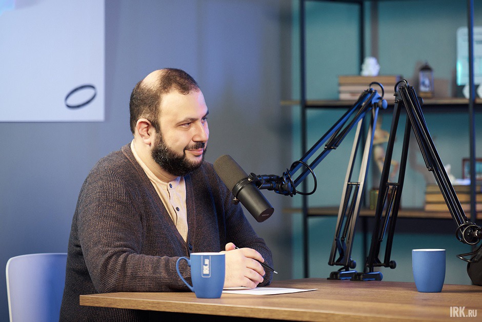 Ведущий Ашот Оганесян