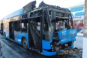 Сгоревший троллейбус. Фото из телеграм-канала «Новости Братска»