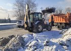 Уборка снега. Фото из телеграм-канала мэра Иркутска Руслана Болотова