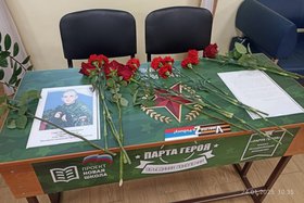 «Парта Героя» в честь участника СВО Ивана Гарбузова. Фото пресс-службы мэрии Иркутска