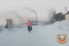 Погоня за 15-летним мотоциклистом. Скриншот видео пресс-службы Госавтоинспекции Иркутской области