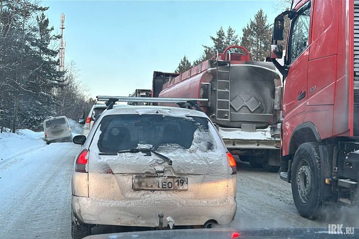 Погодные условия затруднили движение на Култукском тракте. Фото очевидца