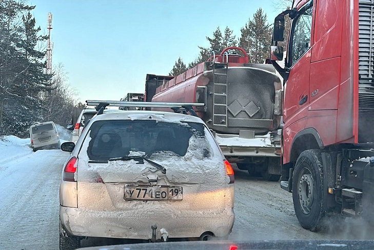 Пробка на Култукском тракте. Фото очевидцев