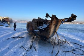 Буксир угрожал экологии водоема. Фото пресс-службы  ГМУ ФССП России
