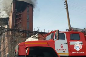 Пожар на заводе в Шелехове. Скриншот видео пресс-службы ГУ МЧС России по Иркутской области