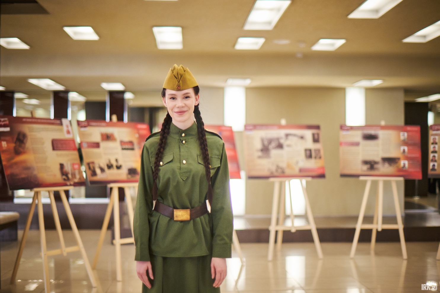 На планшетах представлена в том числе информация о героях-медиках, о деятельности волонтерских организаций Приангарья, которые оказывают гуманитарную помощь участникам СВО.