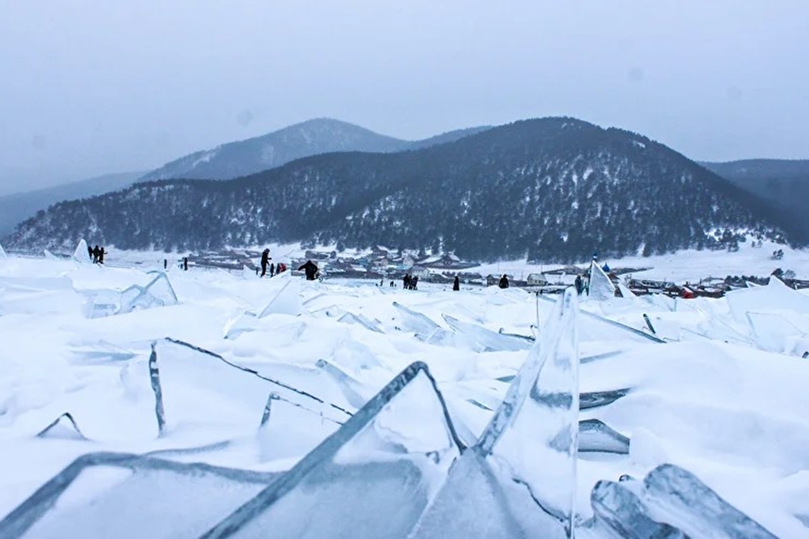 Лёд в Большом Голоустном. Фото с сайта naykatour-baikal.com