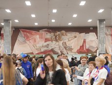 В самом дворце спорта «Труд» было многолюдно. Весь день выставку форума могли посетить все желающие.