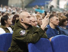 После выставки в зале дворца спорта «Труд» состоялось торжественное мероприятие.