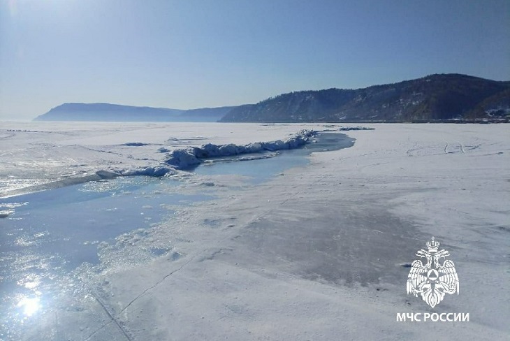 Весенний Байкал. Фото ГУ МЧС России по Иркутской области