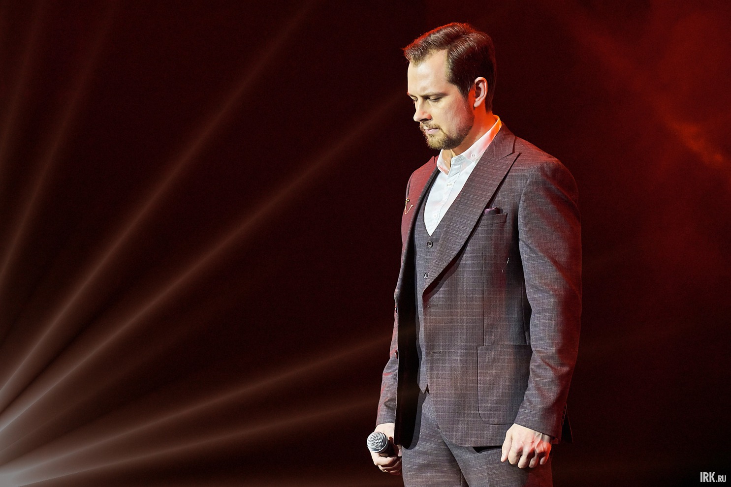 Калиник Семёнов победил с песней «Поклонимся великим тем годам» Александры Пахмутовой на стихи Михаила Львова. Песня в своё время вошла в репертуар Иосифа Кобзона.