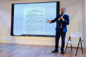 Образовательное мероприятие для молодых законодателей с участием депутата Дмитрия Мясникова. Фото IRK.ru