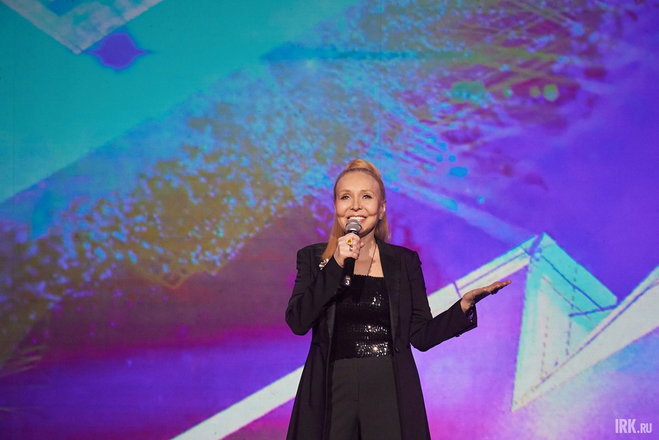 В заключение вечера выступила Заслуженная артистка РФ Ольга Кормухина.