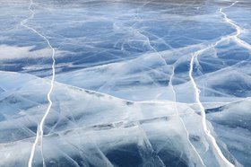 Байкальский лед. Фото Екатерины Емелиной, IRK.ru