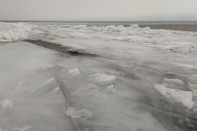 Весенний лед на Байкале у мыса Кадильный. Фото Екатерины Дашиевой