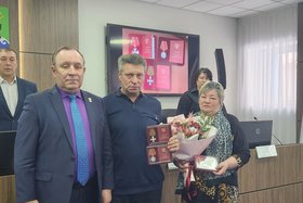 Торжественная церемония. Фото из телеграм-канала мэра Иркутского района Леонида Фролова