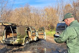 Найденный в карьере автомобиль. Фото пресс-службы СУ СКР по Иркутской области