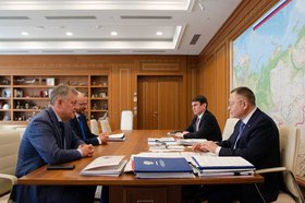 Встреча с Иреком Файзуллиным. Фото пресс-службы правительства Иркутской области