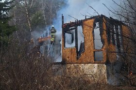 Горящий дом. Фото ГУ МЧС России по Иркутской области