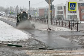 Уборка снега. Фото пресс-службы администрации Иркутска