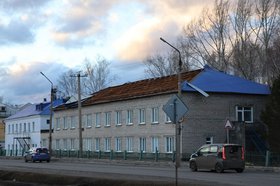 В Тайшете сорвало крышу со здания железнодорожной поликлиники. Фото со страницы Александра Кузина «ВКонтакте»