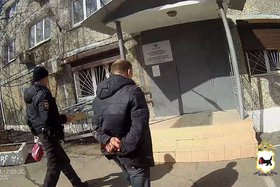 Задержанный за нападение на девочку мужчина. Скриншот видео пресс-службы ГУ МВД России по Иркутской области