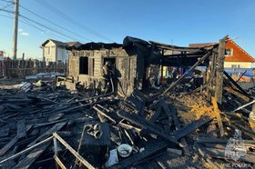 Сгоревший дом. Фото пресс-службы ГУ МЧС России по Иркутской области