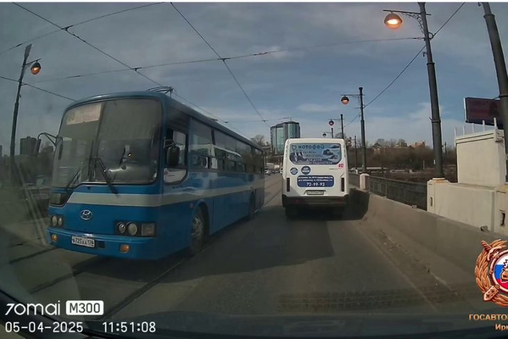 Автобус. Скриншот видео Госавтоинспекции Иркутска