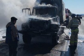 ГАЗ «Егерь» загорелся на федеральной трассе. Фото ГУ МЧС России по Иркутской области