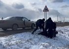 Задержание наркокурьера. Скриншот видео ГУ МВД России по Иркутской области