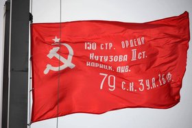 Копия Знамени Победы. Фото пресс-службы правительства Иркутской области