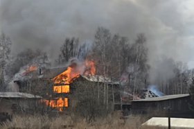 Горящий дом. Скриншот видео очевидца