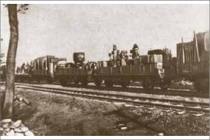 Эшелон с техникой эвакуируемого предприятия. Фото сделано в июле-августе 1941 года