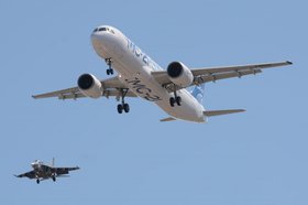 МС-21-310 в сопровождении Як-130М. Фото Алексея Коршунова