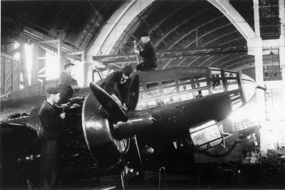 Сборка самолета Ил-4