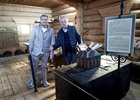 Николай Басков и Владимир Тихонов. Фото из соцсетей музея «Тальцы»