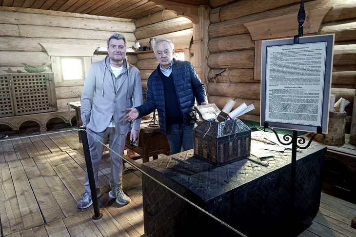 Николай Басков и Владимир Тихонов. Фото из соцсетей музея «Тальцы»