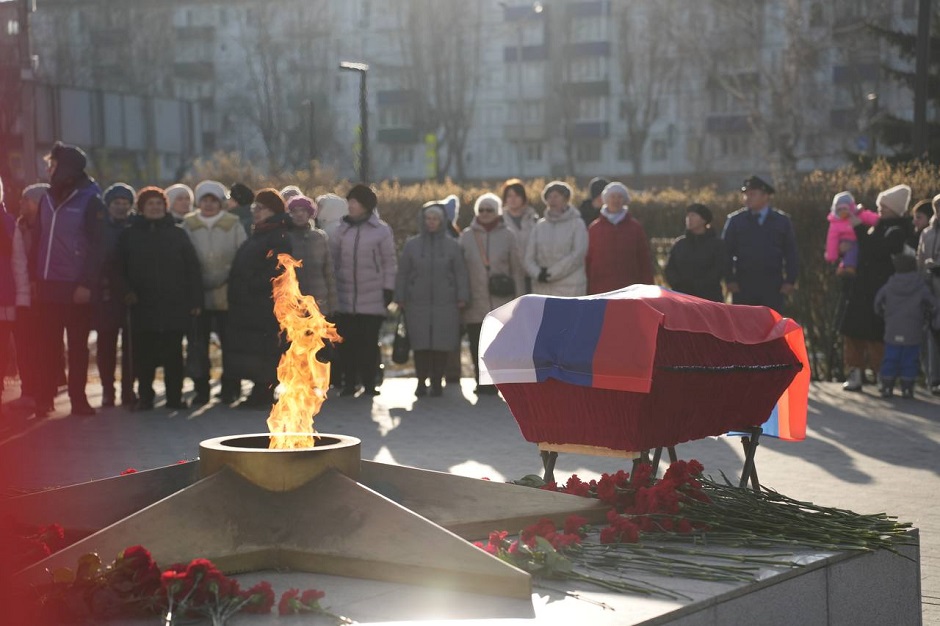 Митинг в Усолье-Сибирском. Передача останков красноармейца Ильи Антонова его родным Митинг в Усолье-Сибирском. Передача останков красноармейца Ильи Антонова его родным