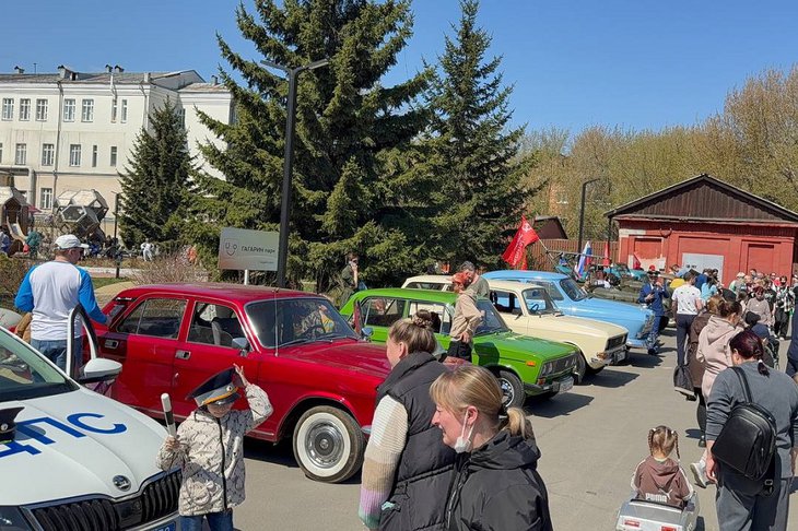 Выставка ретроавтомобилей. Фото из телеграм-канала Юрия Козлова