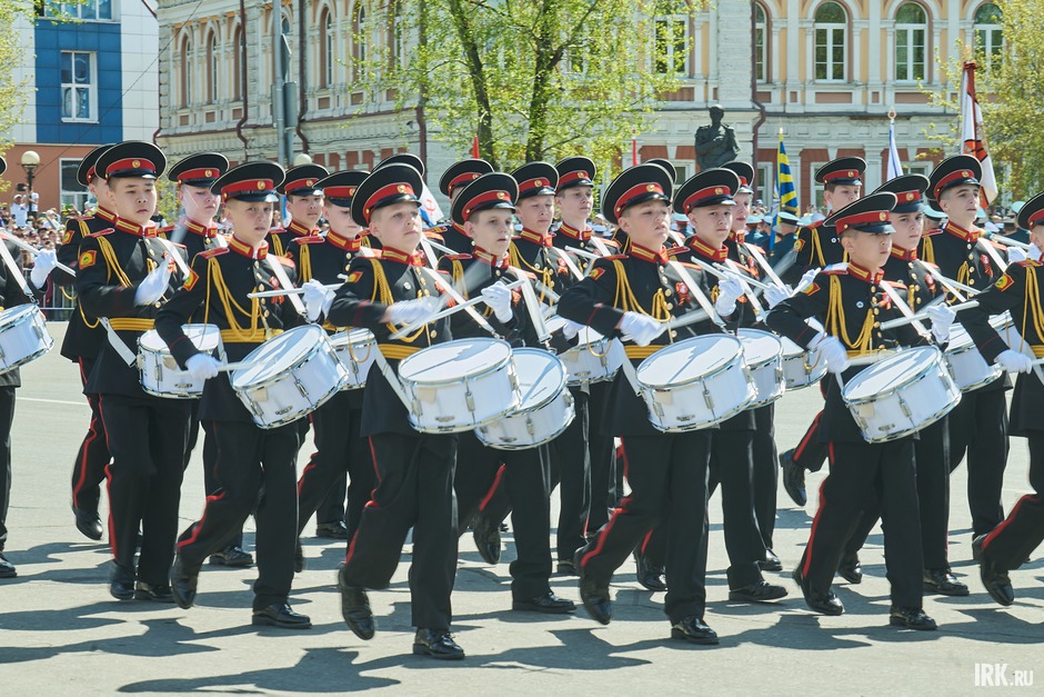 Впервые в шествии приняли участие курсанты-барабанщики Иркутского суворовского военного училища.