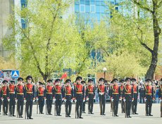Завершился Парад показательным выступлением курсантов совместно с барабанщицами Института МВД.