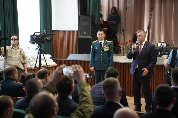 Игорь Кобзев в военном госпитале. Фото пресс-службы правительства Иркутской области