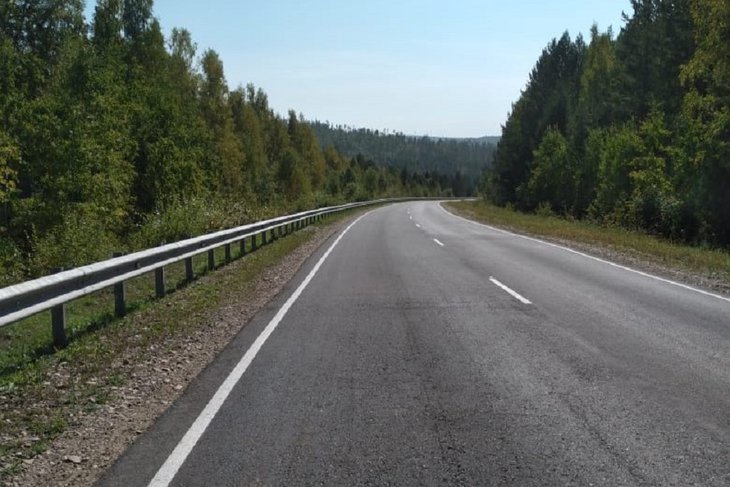 Дорога. Фото пресс-службы правительства Иркутской области
