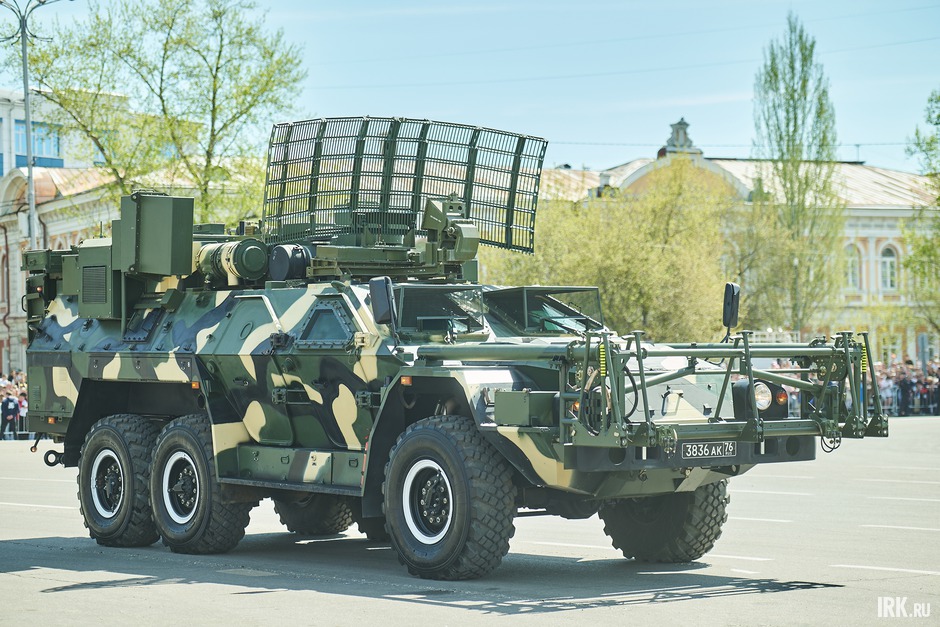 В прохождении военной техники участвовали не только «Катюши» и «полуторки», но и современные ракетные комплексы и другие виды машин.