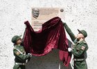 Открытие мемориальной доски Павлу Погодаеву. Фото пресс-службы правительства Иркутской области