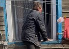 Из собственного дома иркутянин выходил через окно. Фото пресс-службы ГУ ФССП России по Иркутской области