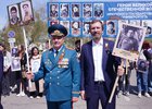 Игорь Кобзев и Александр Ведерников приняли участие в акции «Бессмертный полк». Фото IRK.ru