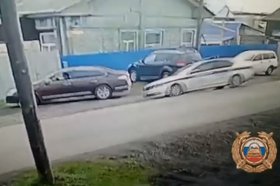 Задержание нетрезвого водителя в Тулуне. Скриншот видео пресс-службы Госавтоинспекции Иркутской области